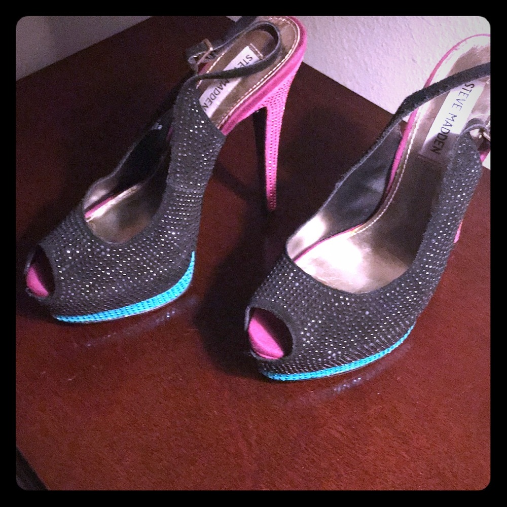 Steven Madden stunning heels.